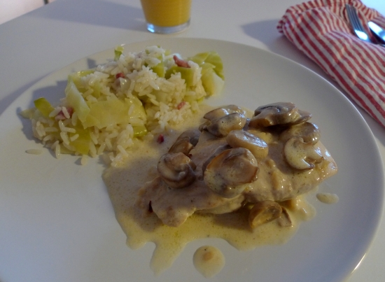 turkey-steaks-with-cream-sauce-and-cabbage-rice8